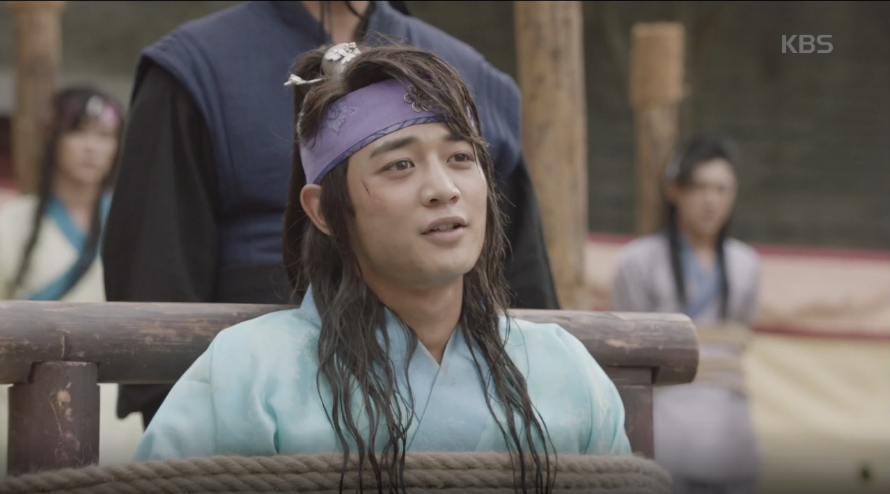 “Hwarang”: Sung Dong Il bất chấp thủ đoạn hòng chiêu mộ nhân tài - Ảnh 3. “Hwarang”: Sung Dong Il bất chấp thủ đoạn hòng chiêu mộ nhân tài - Ảnh 3.