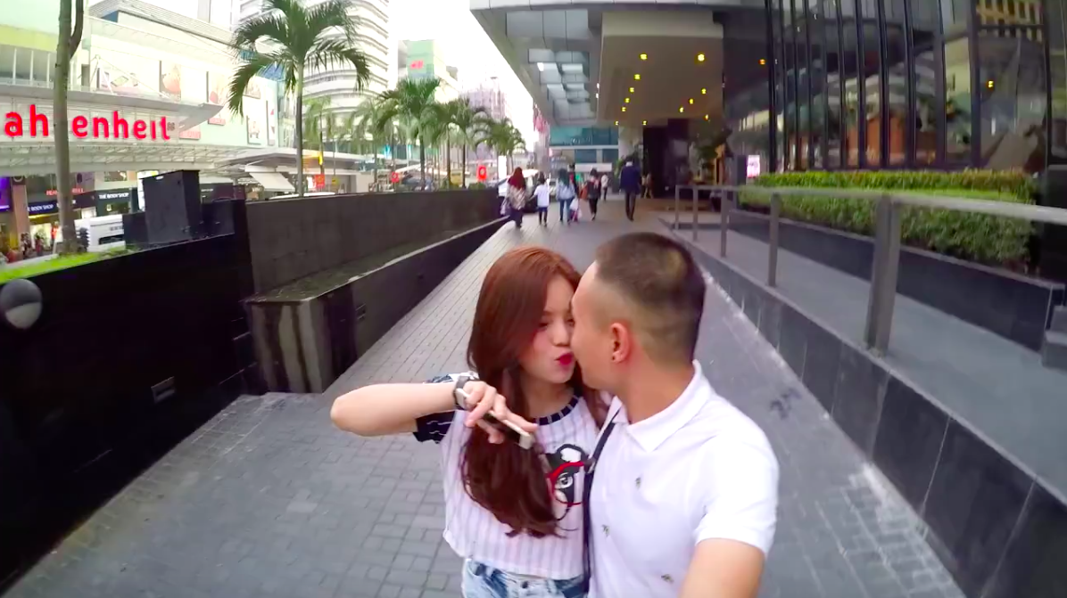 Clip du lịch hạnh phúc tuyệt đối của cặp đôi 10 tháng liên tiếp nắm tay nhau đi khắp thế gian - Ảnh 3. Clip du lịch hạnh phúc tuyệt đối của cặp đôi 10 tháng liên tiếp nắm tay nhau đi khắp thế gian - Ảnh 3.