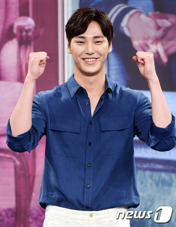 “W – Two Worlds”: Han Hyo Joo phanh áo tắm trước mặt Lee Jong Suk - Ảnh 21. “W – Two Worlds”: Han Hyo Joo phanh áo tắm trước mặt Lee Jong Suk - Ảnh 21.