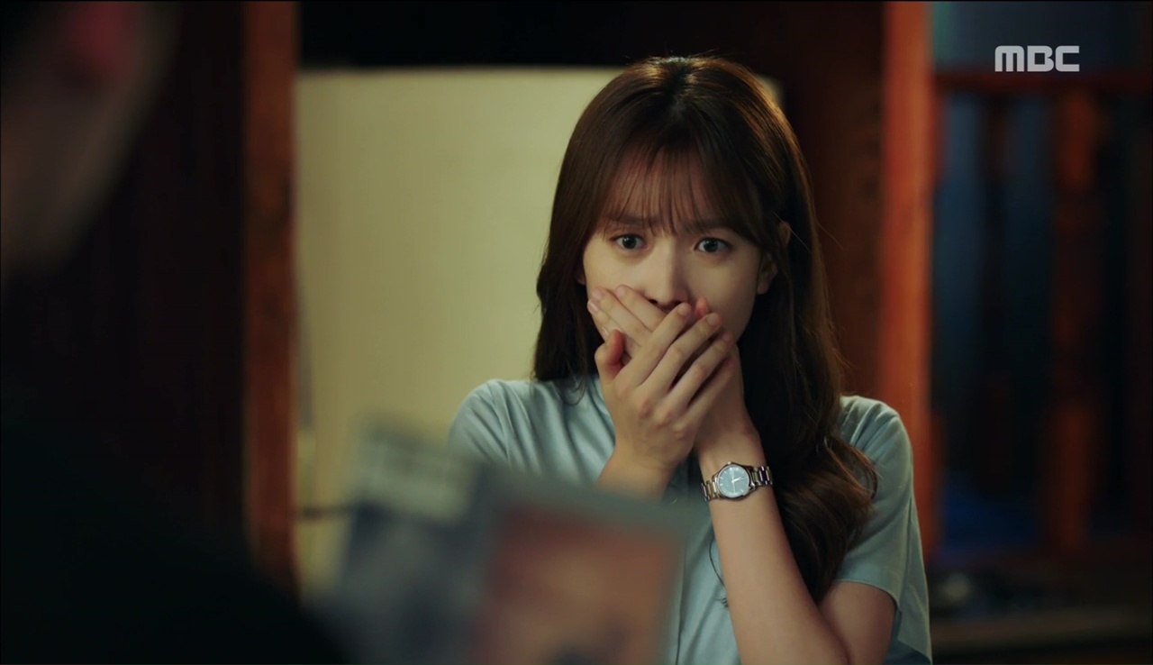 “W”: Han Hyo Joo sửng sốt khi Lee Jong Suk có trong tay quyển W số 34 - Ảnh 28. “W”: Han Hyo Joo sửng sốt khi Lee Jong Suk có trong tay quyển W số 34 - Ảnh 28.