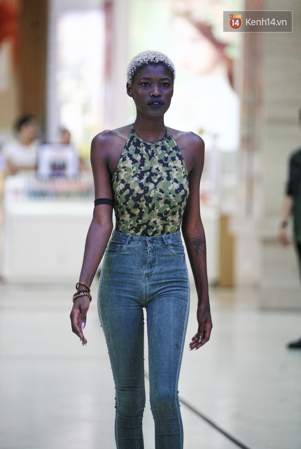 Vietnam International Fashion Week rục rịch tuyển mẫu, chuẩn bị tổ chức tại Hà Nội - Ảnh 19. Vietnam International Fashion Week rục rịch tuyển mẫu, chuẩn bị tổ chức tại Hà Nội - Ảnh 19.