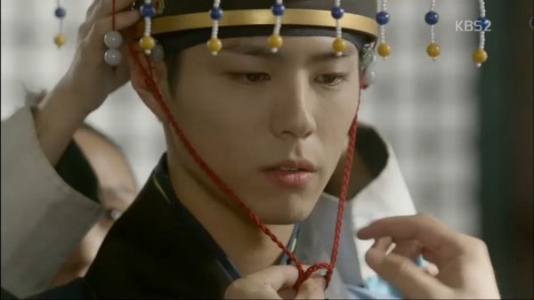 “Moonlight”: Thế tử Park Bo Gum tự tay cắt đứt vòng hẹn ước với Kim Yoo Jung - Ảnh 26. “Moonlight”: Thế tử Park Bo Gum tự tay cắt đứt vòng hẹn ước với Kim Yoo Jung - Ảnh 26.
