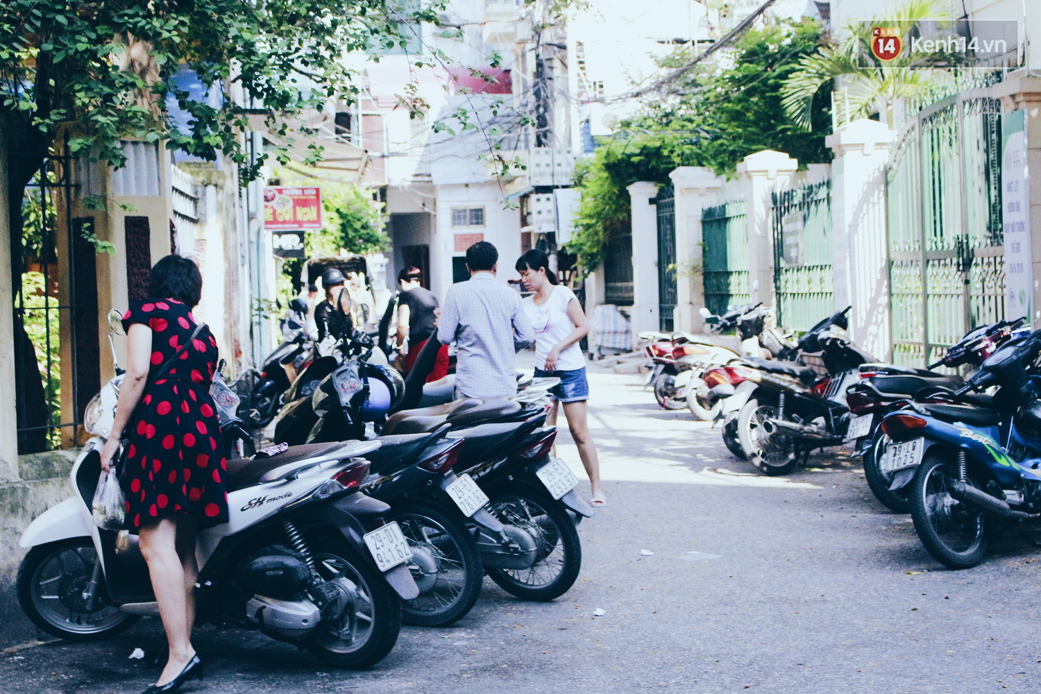 Khuất trong ngõ nhỏ, quán miến lươn này vẫn tiêu thụ hết cả 2 tạ lươn/ngày, đông khách suốt hơn 10 năm - Ảnh 3. Khuất trong ngõ nhỏ, quán miến lươn này vẫn tiêu thụ hết cả 2 tạ lươn/ngày, đông khách suốt hơn 10 năm - Ảnh 3.