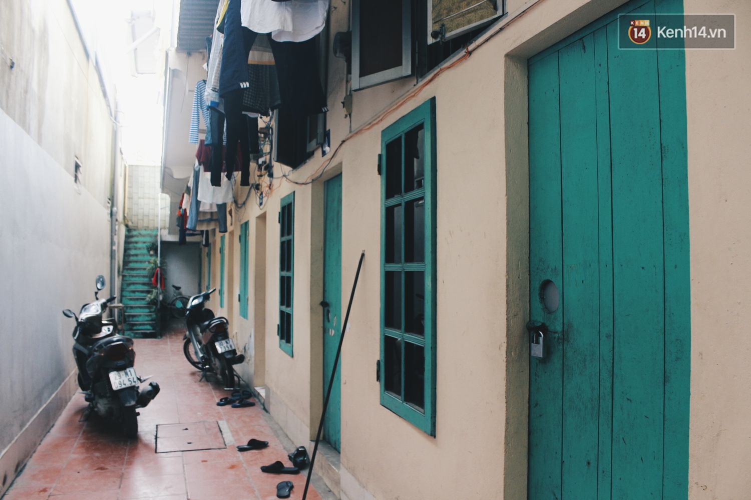 Sinh viên khốn khổ vì vật lộn trong những phòng trọ tồi tàn, lụp xụp mà giá siêu chát - Ảnh 14. Sinh viên khốn khổ vì vật lộn trong những phòng trọ tồi tàn, lụp xụp mà giá siêu chát - Ảnh 14.