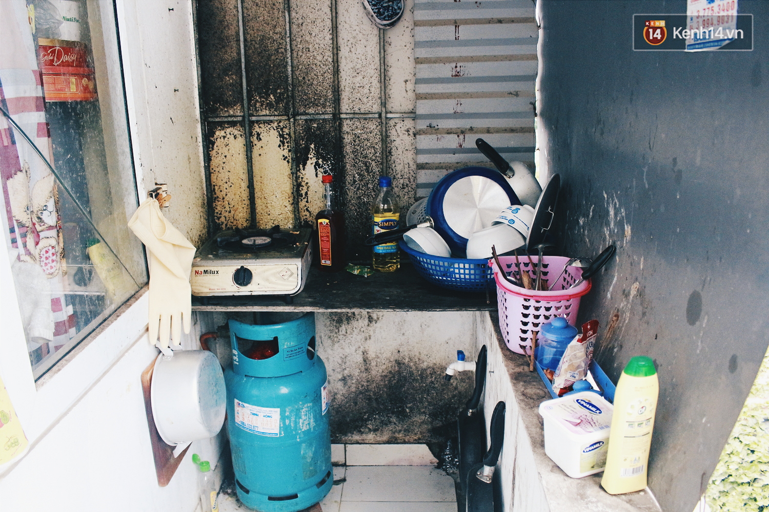 Sinh viên khốn khổ vì vật lộn trong những phòng trọ tồi tàn, lụp xụp mà giá siêu chát - Ảnh 5. Sinh viên khốn khổ vì vật lộn trong những phòng trọ tồi tàn, lụp xụp mà giá siêu chát - Ảnh 5.