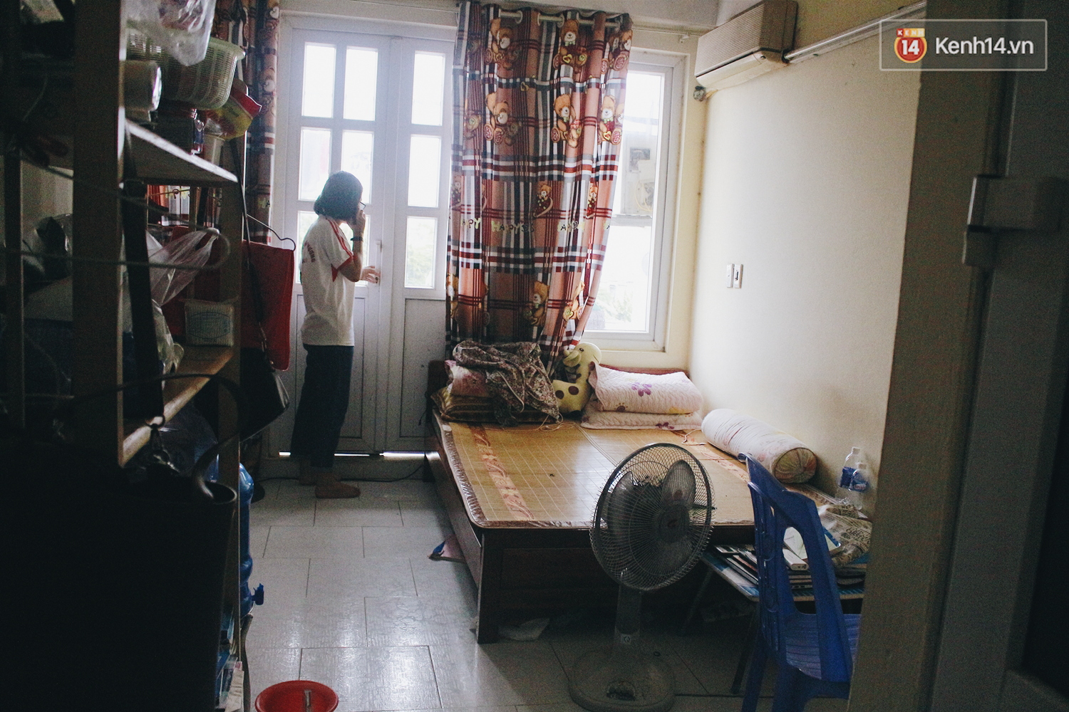 Sinh viên khốn khổ vì vật lộn trong những phòng trọ tồi tàn, lụp xụp mà giá siêu chát - Ảnh 2. Sinh viên khốn khổ vì vật lộn trong những phòng trọ tồi tàn, lụp xụp mà giá siêu chát - Ảnh 2.