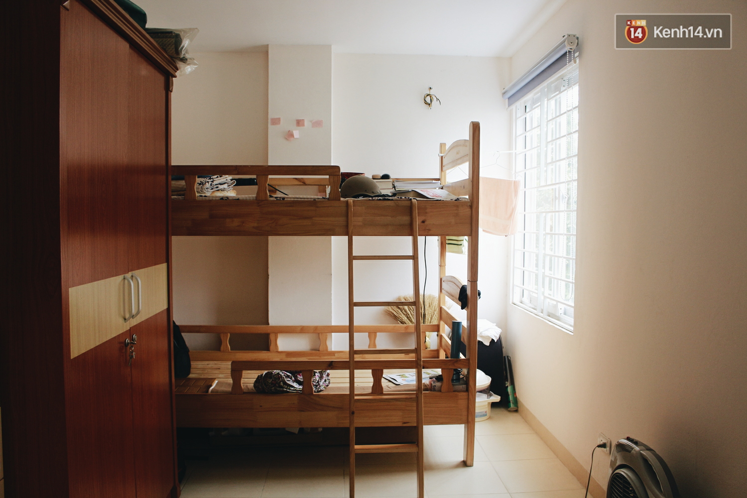 Sinh viên khốn khổ vì vật lộn trong những phòng trọ tồi tàn, lụp xụp mà giá siêu chát - Ảnh 1. Sinh viên khốn khổ vì vật lộn trong những phòng trọ tồi tàn, lụp xụp mà giá siêu chát - Ảnh 1.