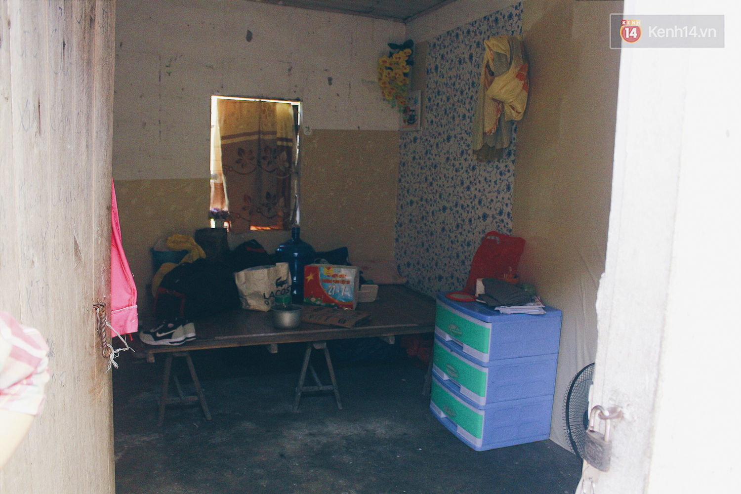 Sinh viên khốn khổ vì vật lộn trong những phòng trọ tồi tàn, lụp xụp mà giá siêu chát - Ảnh 8. Sinh viên khốn khổ vì vật lộn trong những phòng trọ tồi tàn, lụp xụp mà giá siêu chát - Ảnh 8.