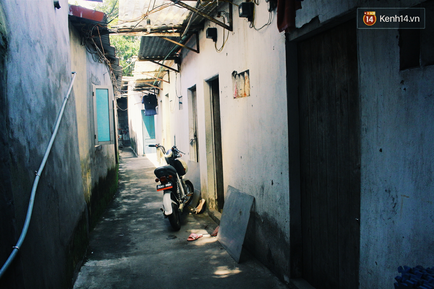 Sinh viên khốn khổ vì vật lộn trong những phòng trọ tồi tàn, lụp xụp mà giá siêu chát - Ảnh 6. Sinh viên khốn khổ vì vật lộn trong những phòng trọ tồi tàn, lụp xụp mà giá siêu chát - Ảnh 6.