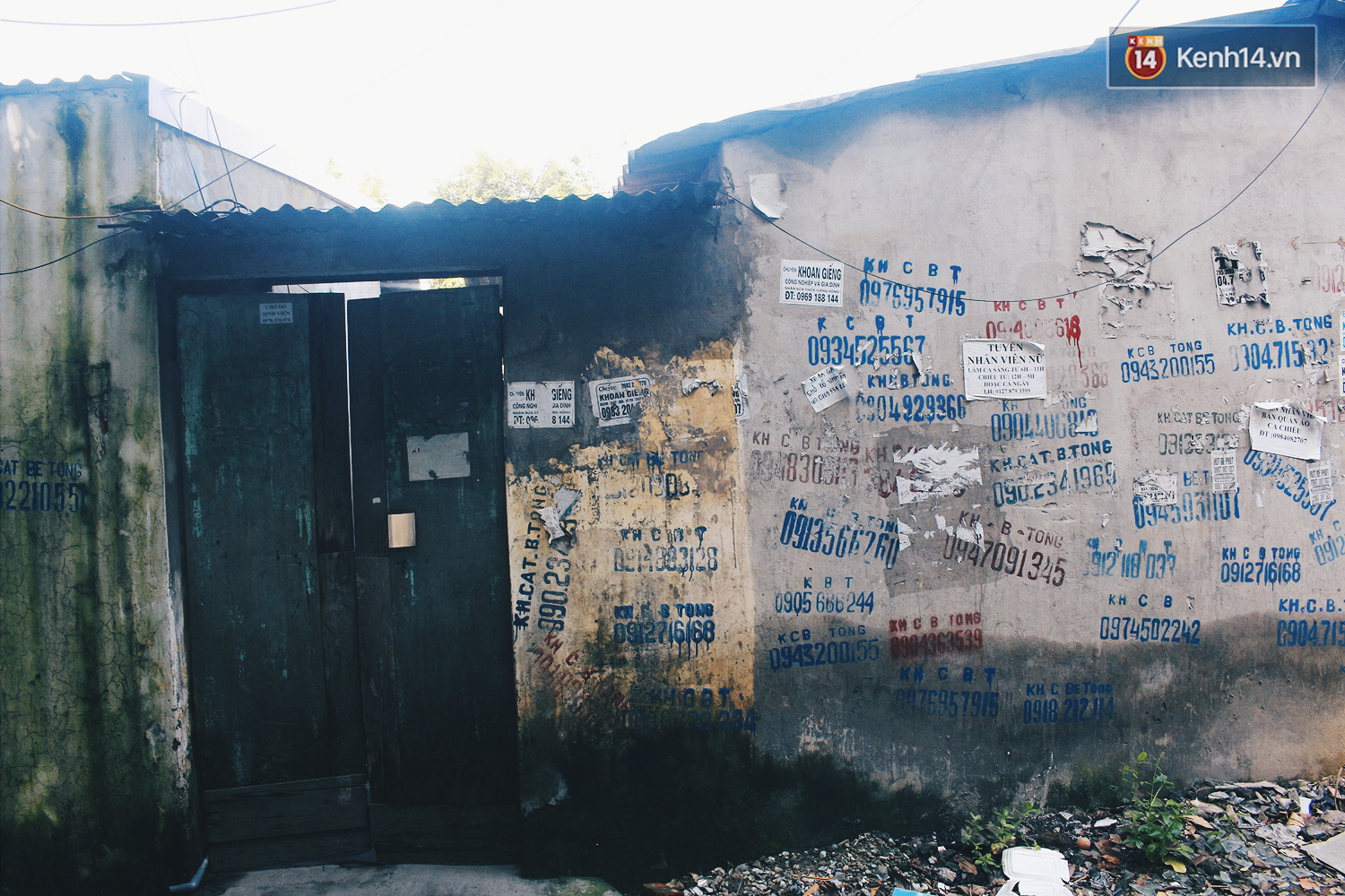 Sinh viên khốn khổ vì vật lộn trong những phòng trọ tồi tàn, lụp xụp mà giá siêu chát - Ảnh 7. Sinh viên khốn khổ vì vật lộn trong những phòng trọ tồi tàn, lụp xụp mà giá siêu chát - Ảnh 7.