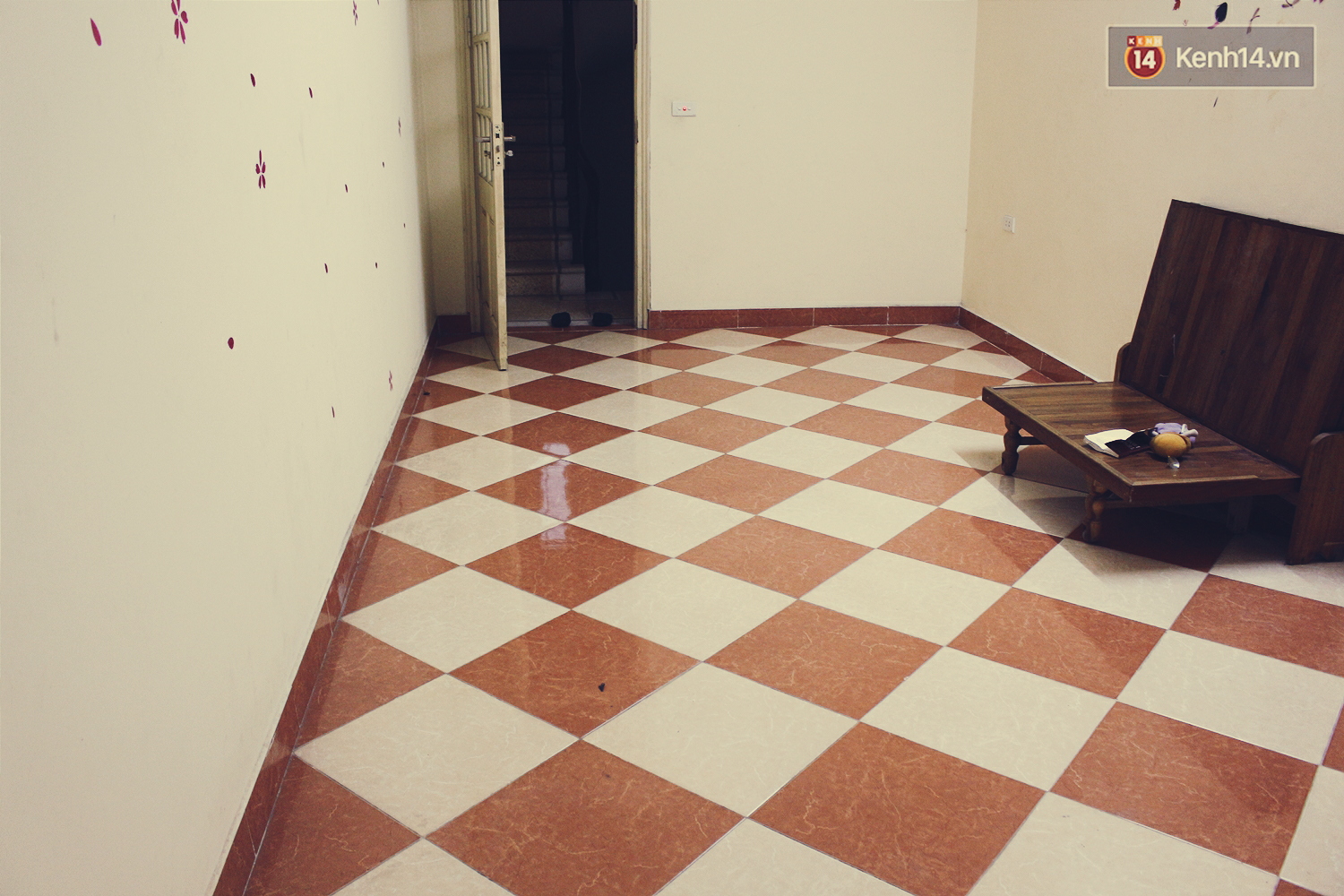 Sinh viên khốn khổ vì vật lộn trong những phòng trọ tồi tàn, lụp xụp mà giá siêu chát - Ảnh 3. Sinh viên khốn khổ vì vật lộn trong những phòng trọ tồi tàn, lụp xụp mà giá siêu chát - Ảnh 3.