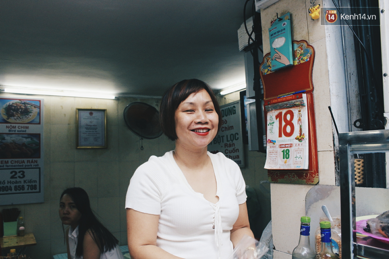 Hàng quán quanh hồ Gươm than vãn ế khách, kinh doanh dịch vụ nước vỉa hè được dịp lên ngôi - Ảnh 6. Hàng quán quanh hồ Gươm than vãn ế khách, kinh doanh dịch vụ nước vỉa hè được dịp lên ngôi - Ảnh 6.