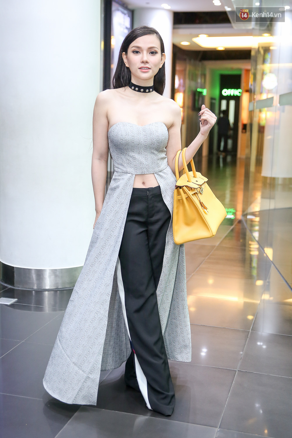 Trà My Idol đẹp rực rỡ, dát vàng thật lên người trong sản phẩm đánh dấu sự trở lại - Ảnh 7. Trà My Idol đẹp rực rỡ, dát vàng thật lên người trong sản phẩm đánh dấu sự trở lại - Ảnh 7.