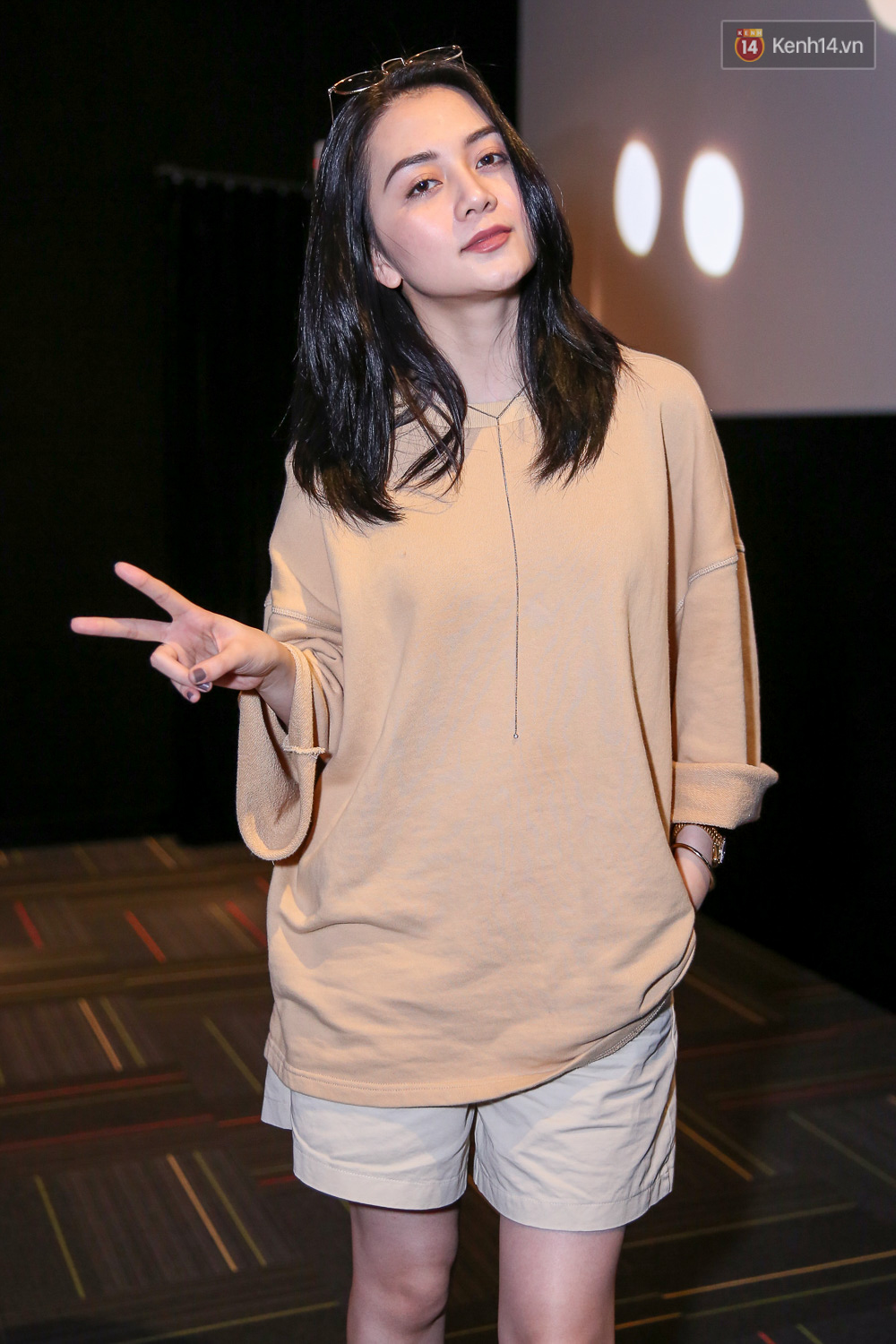 Trà My Idol đẹp rực rỡ, dát vàng thật lên người trong sản phẩm đánh dấu sự trở lại - Ảnh 9. Trà My Idol đẹp rực rỡ, dát vàng thật lên người trong sản phẩm đánh dấu sự trở lại - Ảnh 9.