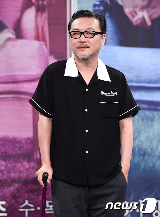 “W – Two Worlds”: Han Hyo Joo phanh áo tắm trước mặt Lee Jong Suk - Ảnh 22. “W – Two Worlds”: Han Hyo Joo phanh áo tắm trước mặt Lee Jong Suk - Ảnh 22.