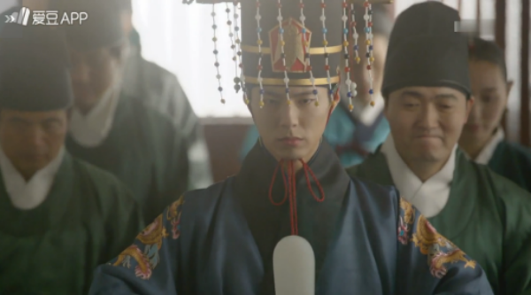“Moonlight”: Thế tử Park Bo Gum tự tay cắt đứt vòng hẹn ước với Kim Yoo Jung - Ảnh 27. “Moonlight”: Thế tử Park Bo Gum tự tay cắt đứt vòng hẹn ước với Kim Yoo Jung - Ảnh 27.