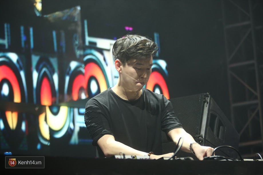 Tín đồ EDM Hà thành cuồng nhiệt với sự kiện âm nhạc lớn dịp cuối năm - Ảnh 11. Tín đồ EDM Hà thành cuồng nhiệt với sự kiện âm nhạc lớn dịp cuối năm - Ảnh 11.
