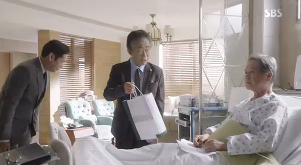 Doctors: Ngày Lee Sung Kyung chơi đểu Park Shin Hye cuối cùng cũng đến - Ảnh 26. Doctors: Ngày Lee Sung Kyung chơi đểu Park Shin Hye cuối cùng cũng đến - Ảnh 26.