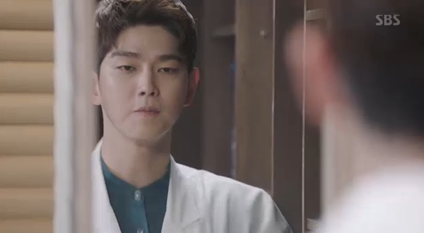 Doctors: Ngày Lee Sung Kyung chơi đểu Park Shin Hye cuối cùng cũng đến - Ảnh 14. Doctors: Ngày Lee Sung Kyung chơi đểu Park Shin Hye cuối cùng cũng đến - Ảnh 14.