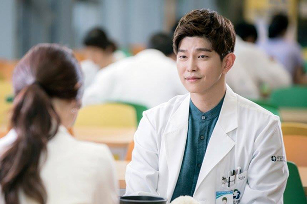 Doctors: Ngày Lee Sung Kyung chơi đểu Park Shin Hye cuối cùng cũng đến - Ảnh 16. Doctors: Ngày Lee Sung Kyung chơi đểu Park Shin Hye cuối cùng cũng đến - Ảnh 16.