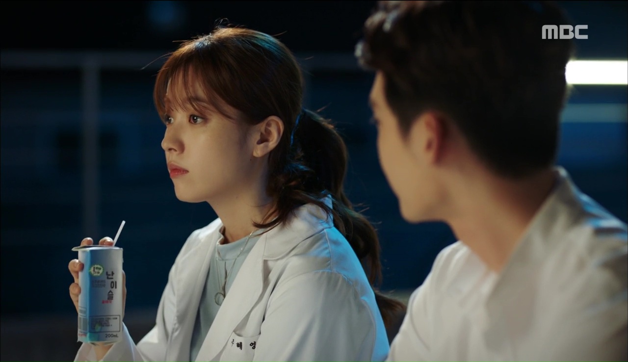 “W”: Từ cuộc đời vạn người mê, Lee Jong Suk và Han Hyo Joo giờ đây không khác gì ăn mày - Ảnh 36. “W”: Từ cuộc đời vạn người mê, Lee Jong Suk và Han Hyo Joo giờ đây không khác gì ăn mày - Ảnh 36.