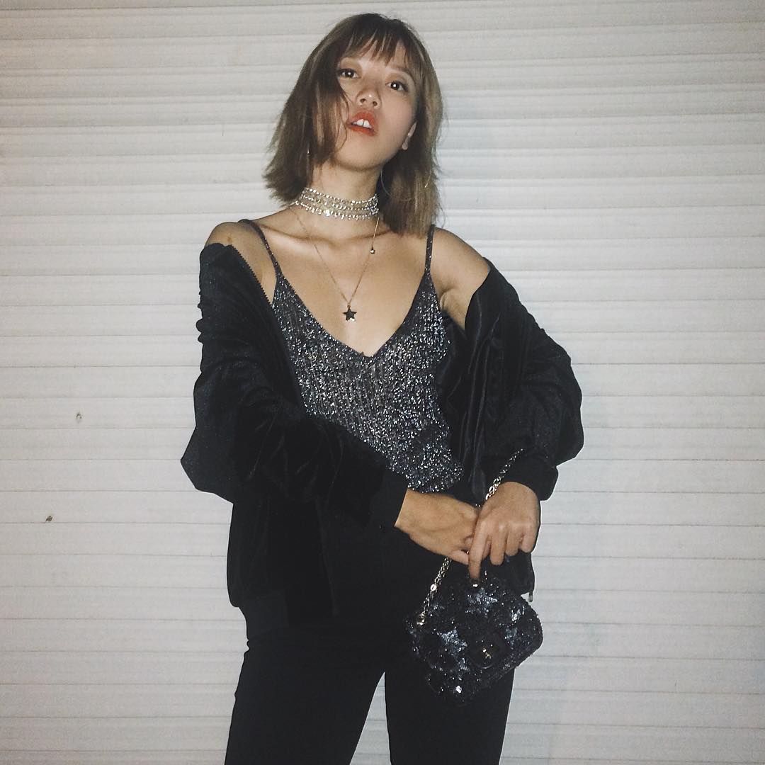 Giáng sinh không lạnh thì diện gì cho ra chất lễ hội bây giờ? Dễ lắm cứ theo 7 gợi ý này là xong ngay! - Ảnh 9. Giáng sinh không lạnh thì diện gì cho ra chất lễ hội bây giờ? Dễ lắm cứ theo 7 gợi ý này là xong ngay! - Ảnh 9.