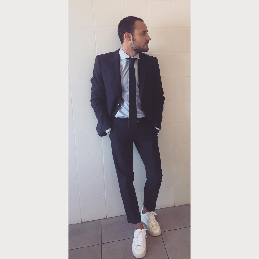 Đồng phục nhân viên Zara Việt Nam mới mẻ hơn hẳn so với mẫu đồng phục đen trên toàn thế giới - Ảnh 14. Đồng phục nhân viên Zara Việt Nam mới mẻ hơn hẳn so với mẫu đồng phục đen trên toàn thế giới - Ảnh 14.