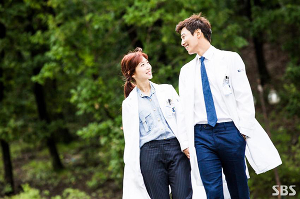 Doctors: Ngày Lee Sung Kyung chơi đểu Park Shin Hye cuối cùng cũng đến - Ảnh 34. Doctors: Ngày Lee Sung Kyung chơi đểu Park Shin Hye cuối cùng cũng đến - Ảnh 34.