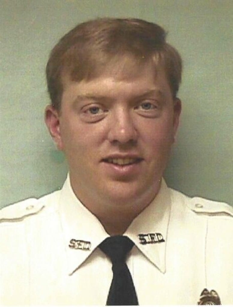 Cấy ghép mặt thành công cho người lính cứu hỏa bị lửa hủy hoại toàn bộ gương mặt - Ảnh 3. Cấy ghép mặt thành công cho người lính cứu hỏa bị lửa hủy hoại toàn bộ gương mặt - Ảnh 3.