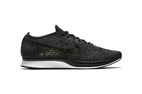 Bộ sưu tập giày sneaker đen huyền bí dành cho các boy - Ảnh 3. Bộ sưu tập giày sneaker đen huyền bí dành cho các boy - Ảnh 3.