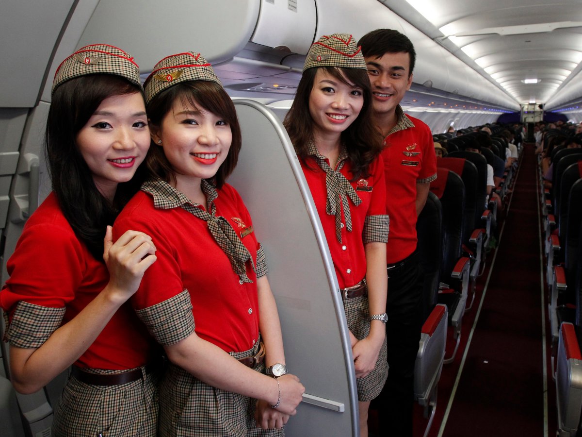 Tiếp viên hàng không chia sẻ 21 điều bạn không nên làm khi đi máy bay - Ảnh 3. Tiếp viên hàng không chia sẻ 21 điều bạn không nên làm khi đi máy bay - Ảnh 3.