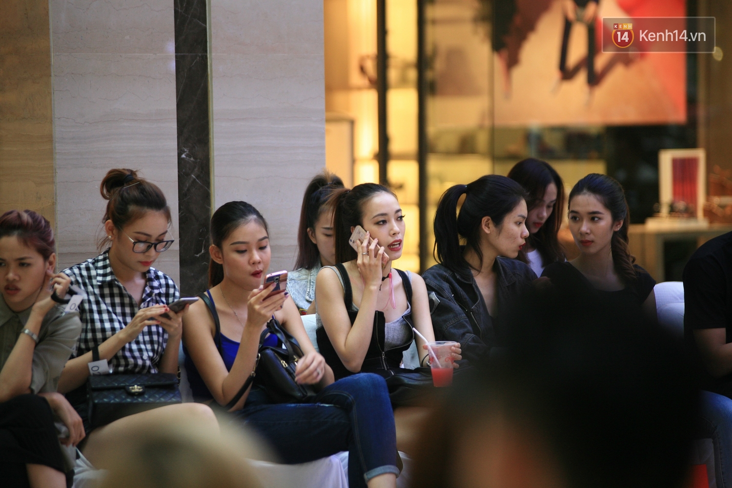 Vietnam International Fashion Week rục rịch tuyển mẫu, chuẩn bị tổ chức tại Hà Nội - Ảnh 3. Vietnam International Fashion Week rục rịch tuyển mẫu, chuẩn bị tổ chức tại Hà Nội - Ảnh 3.