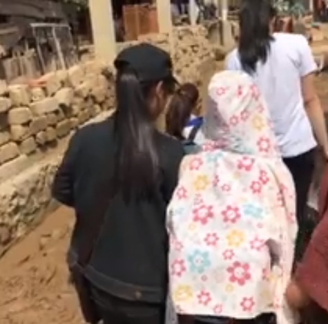 Không chỉ Phan Anh, Hà Hồ mà hàng loạt sao Việt cũng lên đường cứu trợ bà con miền Trung - Ảnh 9. Không chỉ Phan Anh, Hà Hồ mà hàng loạt sao Việt cũng lên đường cứu trợ bà con miền Trung - Ảnh 9.