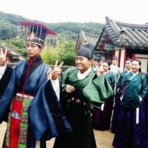 “Moonlight”: Thế tử Park Bo Gum tự tay cắt đứt vòng hẹn ước với Kim Yoo Jung - Ảnh 42. “Moonlight”: Thế tử Park Bo Gum tự tay cắt đứt vòng hẹn ước với Kim Yoo Jung - Ảnh 42.
