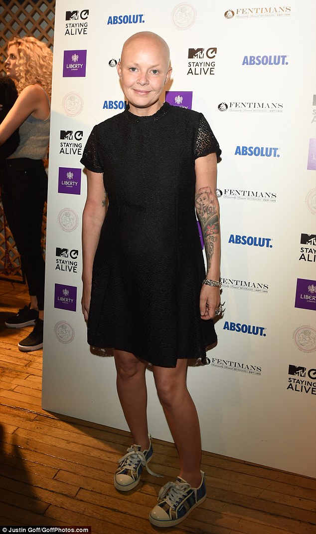 Đau đớn vì vòng 1 khổng lồ, sao nữ người Scotland phải phẫu thuật thu nhỏ ngực - Ảnh 4. Đau đớn vì vòng 1 khổng lồ, sao nữ người Scotland phải phẫu thuật thu nhỏ ngực - Ảnh 4.