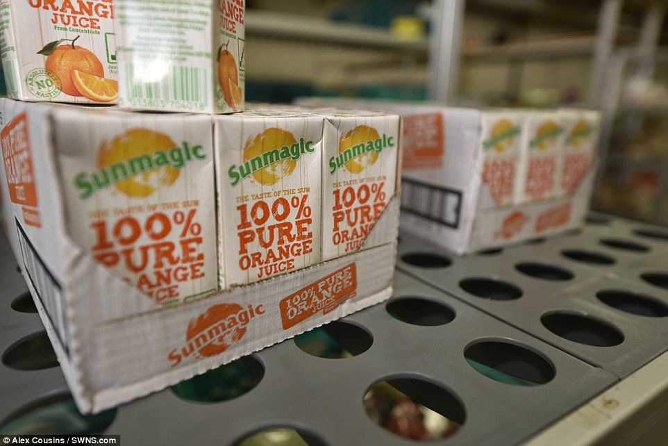 Siêu thị độc nhất vô nhị tại Anh: bán thực phẩm thừa với giá gần như cho không - Ảnh 9. Siêu thị độc nhất vô nhị tại Anh: bán thực phẩm thừa với giá gần như cho không - Ảnh 9.