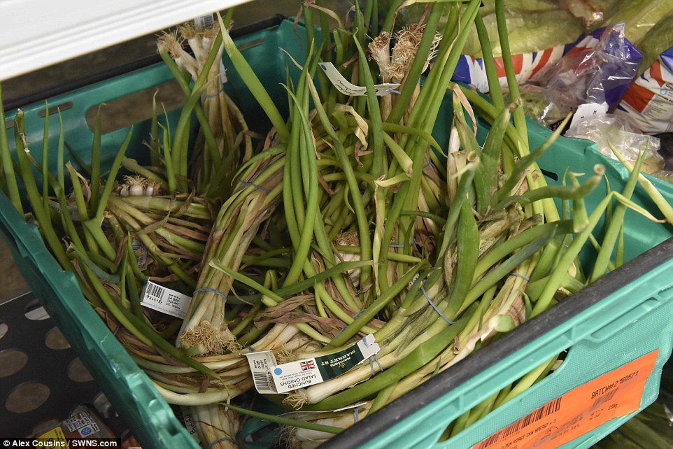 Siêu thị độc nhất vô nhị tại Anh: bán thực phẩm thừa với giá gần như cho không - Ảnh 10. Siêu thị độc nhất vô nhị tại Anh: bán thực phẩm thừa với giá gần như cho không - Ảnh 10.