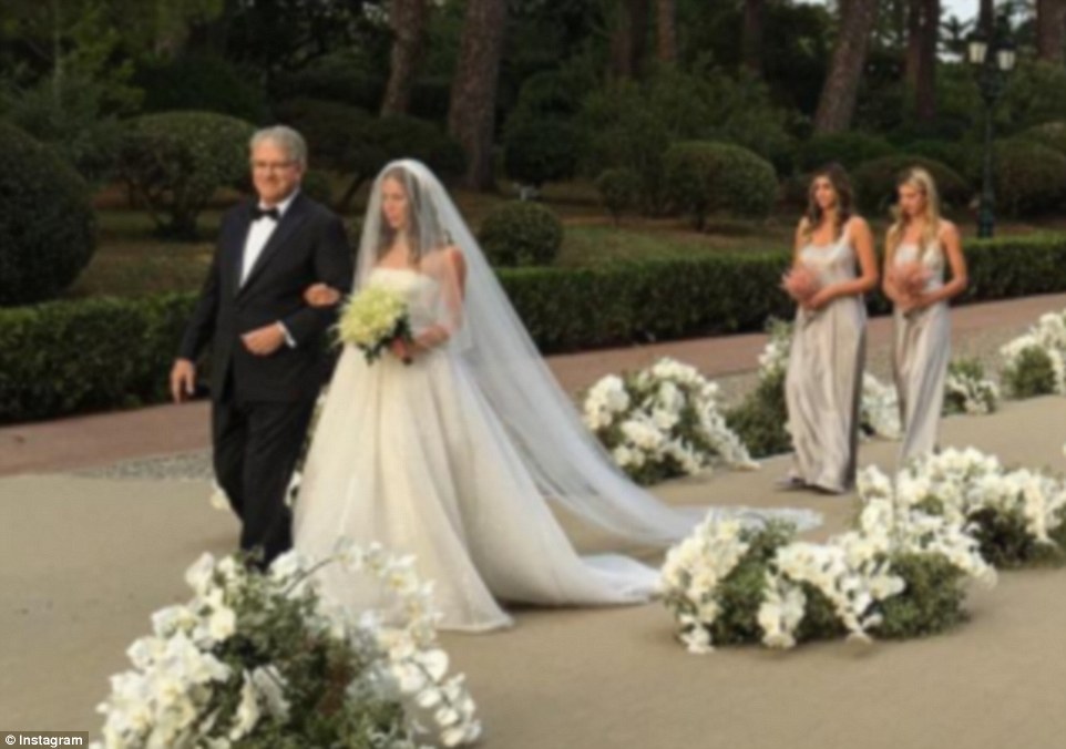 Đám cưới hơn 100 tỷ tại Pháp của cặp người thừa kế với sự tham gia của hàng loạt sao đình đám - Ảnh 5. Đám cưới hơn 100 tỷ tại Pháp của cặp người thừa kế với sự tham gia của hàng loạt sao đình đám - Ảnh 5.