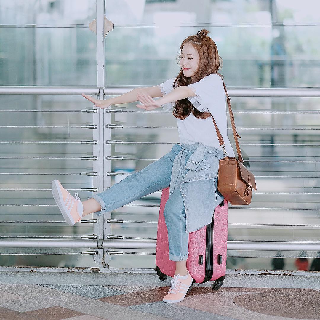 5 mẫu sneaker một khi đã diện cùng đồng phục thì đẹp khỏi chê - Ảnh 12. 5 mẫu sneaker một khi đã diện cùng đồng phục thì đẹp khỏi chê - Ảnh 12.