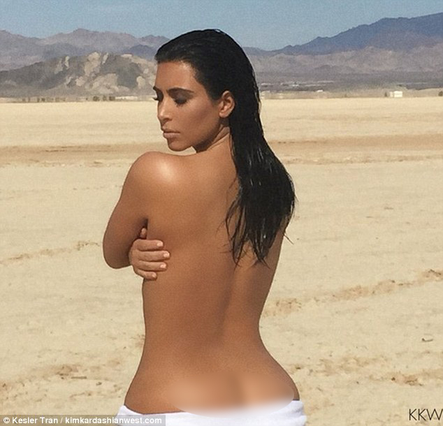 Kim Kardashian bán nude gợi cảm và bị đồn phẫu thuật thu nhỏ vòng 3 - Ảnh 1.