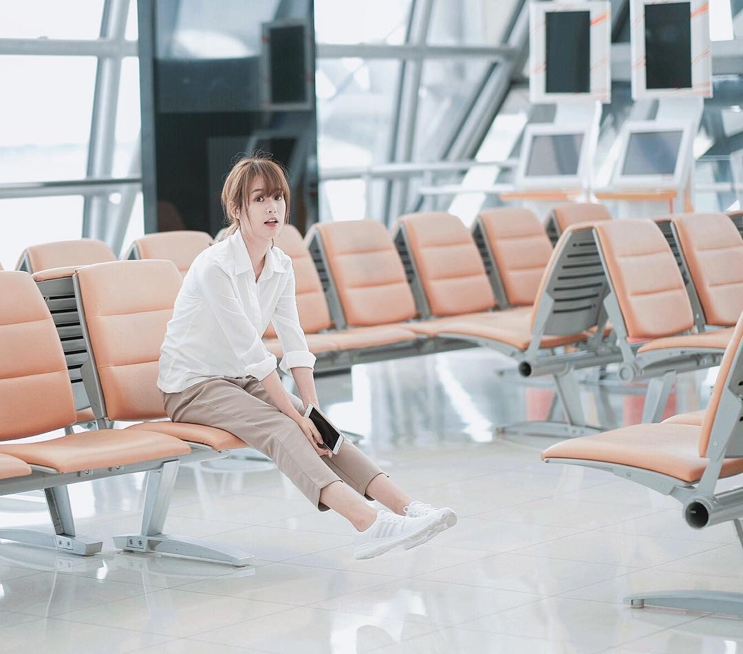 5 mẫu sneaker một khi đã diện cùng đồng phục thì đẹp khỏi chê - Ảnh 14. 5 mẫu sneaker một khi đã diện cùng đồng phục thì đẹp khỏi chê - Ảnh 14.