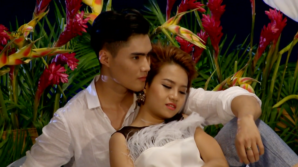 Clip Thùy Trâm hôn Quang Hùng bị phản đối kịch liệt - Ảnh 4. Clip Thùy Trâm hôn Quang Hùng bị phản đối kịch liệt - Ảnh 4.