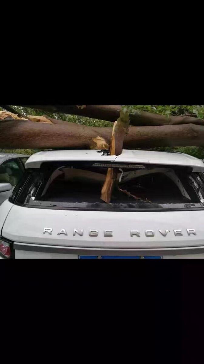 Những cảnh tượng kinh hoàng khi siêu bão mạnh nhất thế giới đổ bộ lục địa Trung Quốc - Ảnh 5. Những cảnh tượng kinh hoàng khi siêu bão mạnh nhất thế giới đổ bộ lục địa Trung Quốc - Ảnh 5.