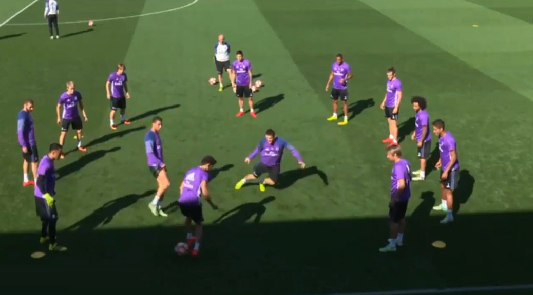 Con trai Zidane biểu diễn kỹ thuật làm bẽ mặt Ronaldo - Ảnh 5. Con trai Zidane biểu diễn kỹ thuật làm bẽ mặt Ronaldo - Ảnh 5.