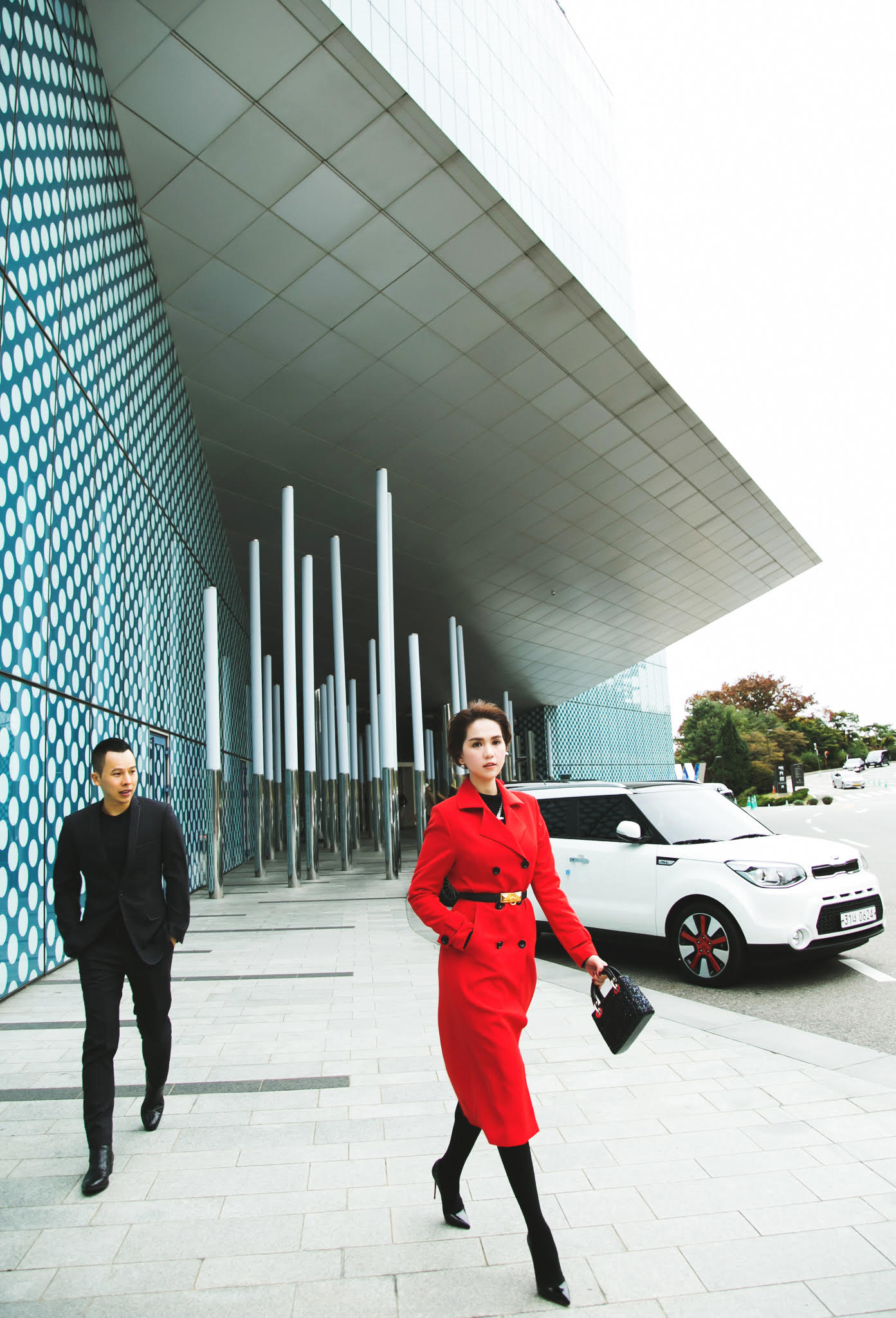 Sau nghi vấn đập mặt làm lại, Khắc Tiệp khoe nhan sắc khi tạo dáng cùng Ngọc Trinh - Ảnh 3. Sau nghi vấn đập mặt làm lại, Khắc Tiệp khoe nhan sắc khi tạo dáng cùng Ngọc Trinh - Ảnh 3.