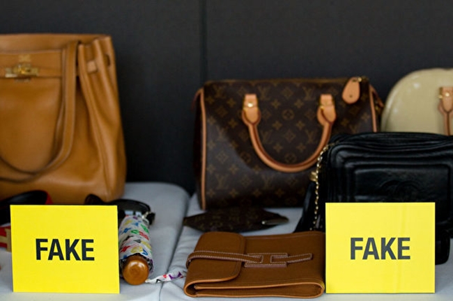 Mỹ: Nữ quái người Thái chuyên dùng đồ fake Trung Quốc đánh tráo hàng hiệu kiếm triệu đô - Ảnh 2. Mỹ: Nữ quái người Thái chuyên dùng đồ fake Trung Quốc đánh tráo hàng hiệu kiếm triệu đô - Ảnh 2.