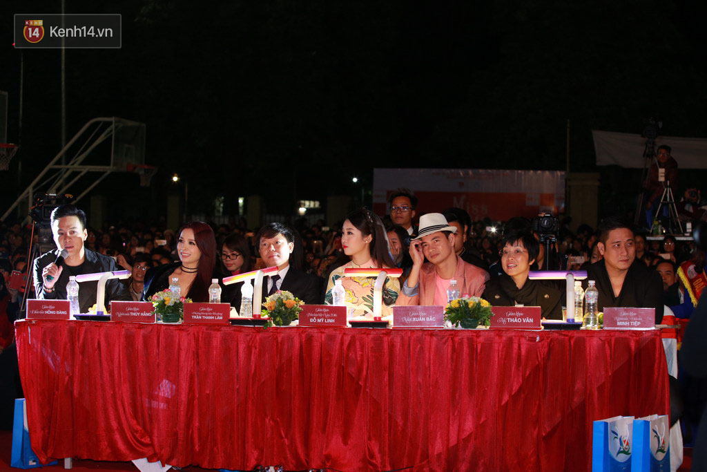 Nam thanh, nữ tú hội ngộ trong đêm chung kết Miss & Mr VNU 2016 - Ảnh 12. Nam thanh, nữ tú hội ngộ trong đêm chung kết Miss & Mr VNU 2016 - Ảnh 12.