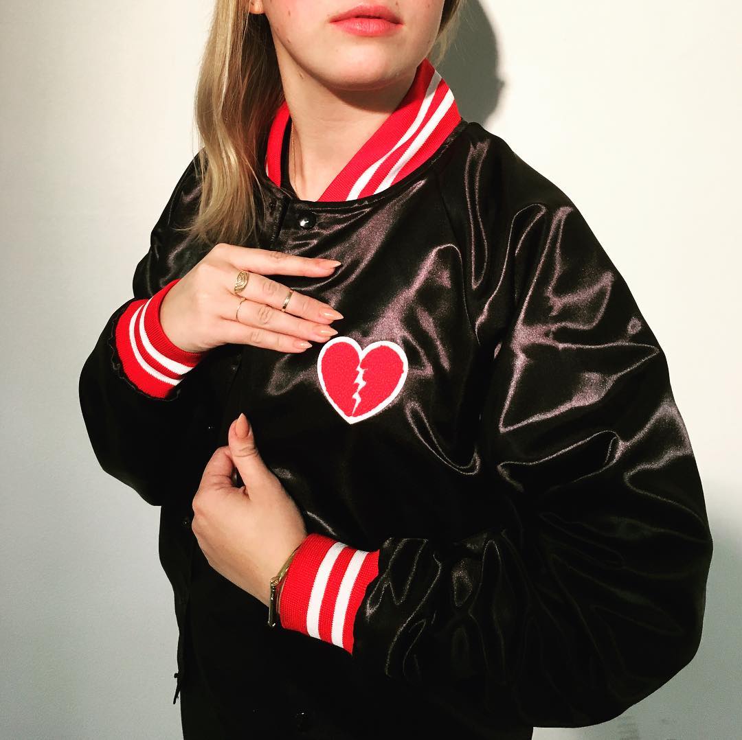 Zara bị tố ăn cắp thiết kế của một chuyên viên đồ họa - Ảnh 4. Zara bị tố ăn cắp thiết kế của một chuyên viên đồ họa - Ảnh 4.