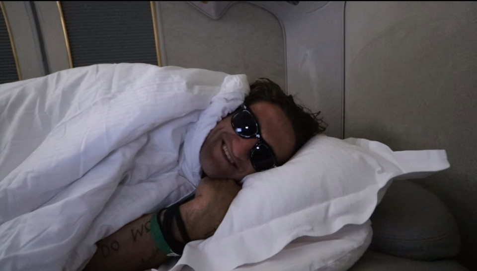 Video: Trải nghiệm khoang máy bay hạng nhất của hãng hàng không danh tiếng Dubai với giá 481 triệu đồng - Ảnh 6. Video: Trải nghiệm khoang máy bay hạng nhất của hãng hàng không danh tiếng Dubai với giá 481 triệu đồng - Ảnh 6.