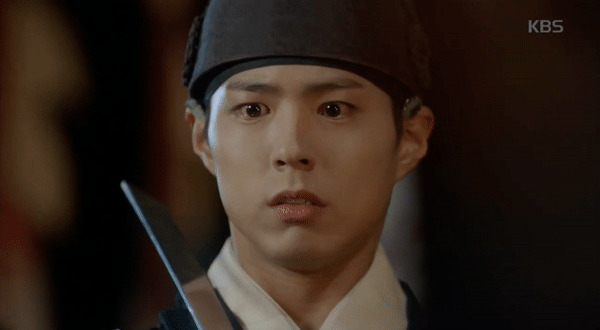 Moonlight: “Chô-ha” Park Bo Gum bị cận thần bất ngờ kề dao vào cổ - Ảnh 5. Moonlight: “Chô-ha” Park Bo Gum bị cận thần bất ngờ kề dao vào cổ - Ảnh 5.